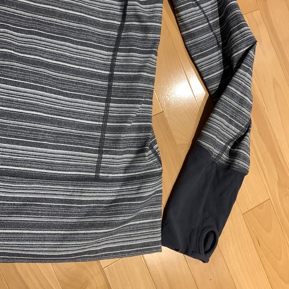 Lululemon In Stride Jacket Striped Grey & White - size 10 - Picture 16 of 17